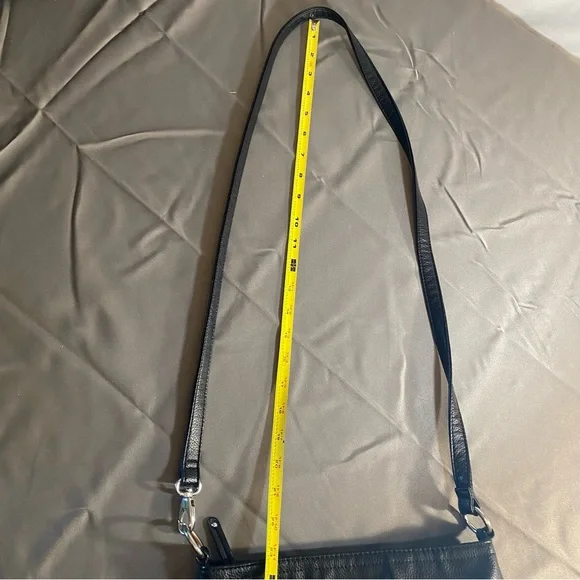 Tignanello leather shoulder strap/Crossbody black multi pocket  purse - Picture 5 of 12